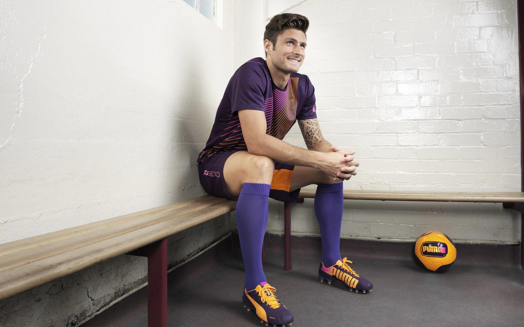 世预赛生死战一触即发 国足迎战沙特迎严峻考验 李铁临场调度成关键