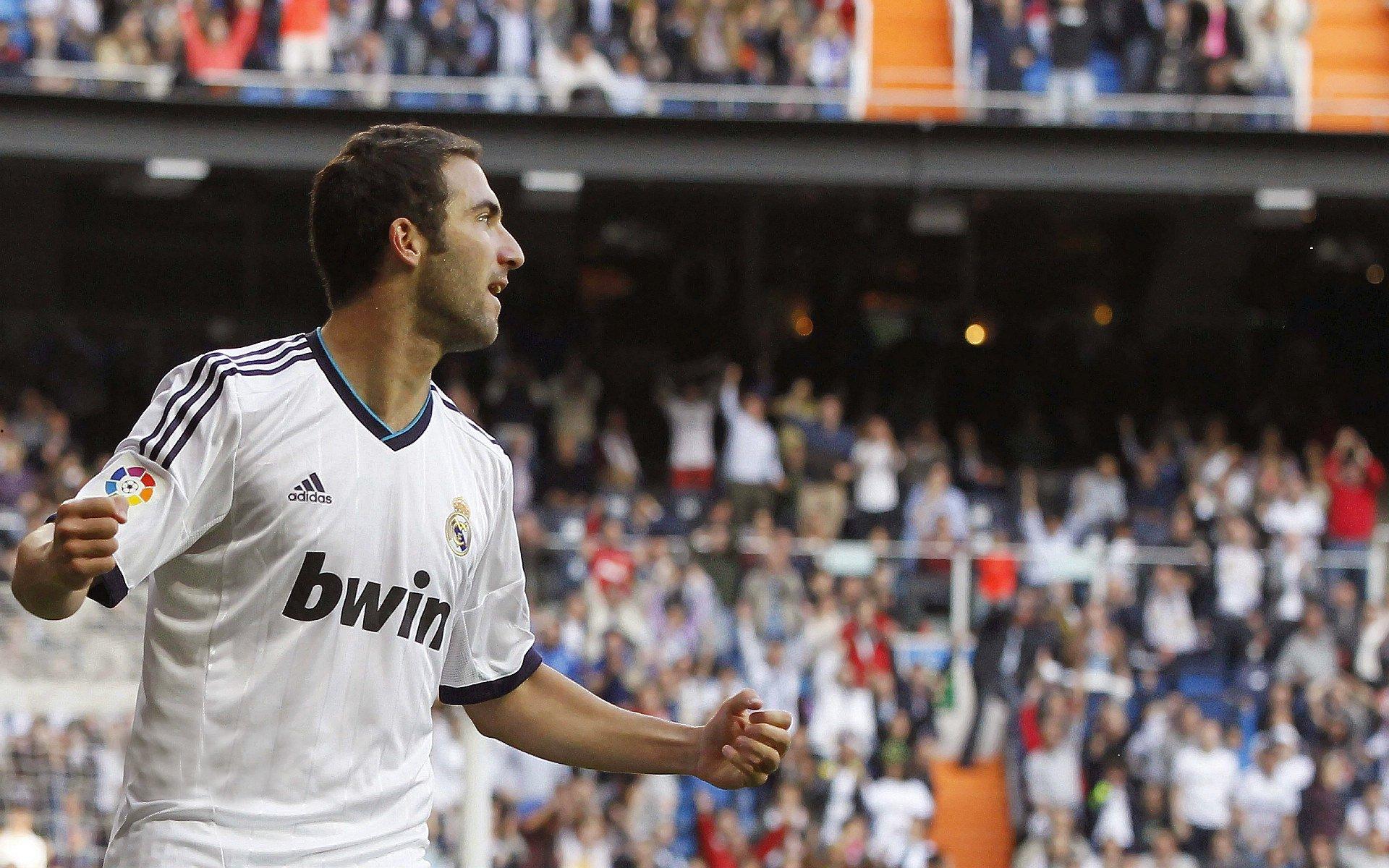 国足新一期名单出炉，阵容微调五人 老将蒿俊闵与攻击手韦世豪意外落选